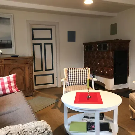 Midlum- Finnegan, Eg Apartment