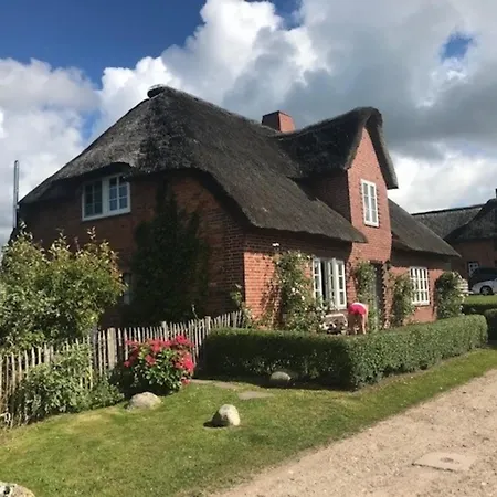 Midlum- Finnegan, Eg Lägenhet *